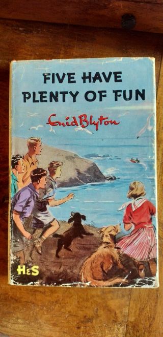 Vintage Enid Blyton Famous Five With Dust Cover " Five Have Plenty Of Fun " 1964