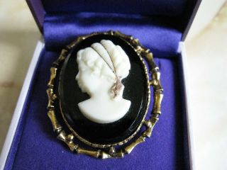 Vintage 1930s Art Deco Jet Black & White Cameo Of A Lady Pin Brooch/pendant