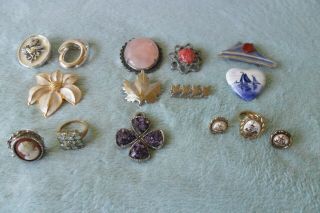 Collectable Of Vintage Fashion Jewellery