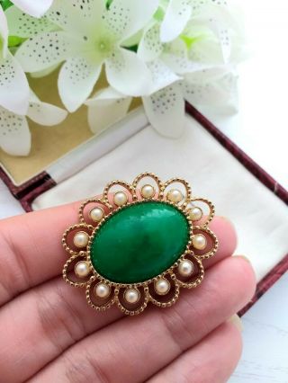Vintage Old Jewellery - Sarah Coventry Brooch With Green Glass & Faux Seed Pearls.