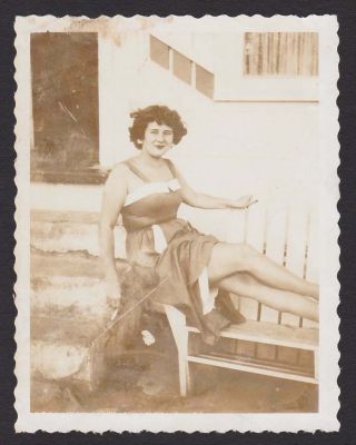Woman Sexy Crossed Legs Dress Smoking Cigarette Old/vintage Photo Snapshot - F317