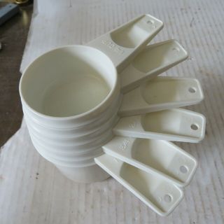 Vintage Set Of 6 Tupperware White Measuring Cups 1/4 To 1 Cup