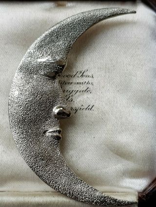Vintage Unsigned Brushed Silvertone Sleeping Man In The Moon Brooch/pin Large