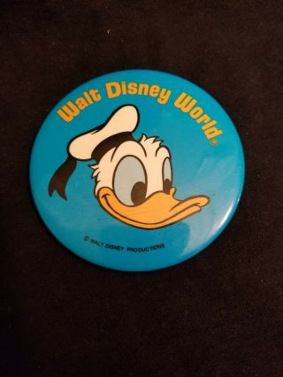 Rare Vintage Walt Disney World Donald Duck Badge Button Pin