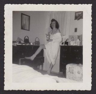 Bedroom Sexy Lady Shoulders Legs Boot Slippers Old/vintage Photo Snapshot - F18