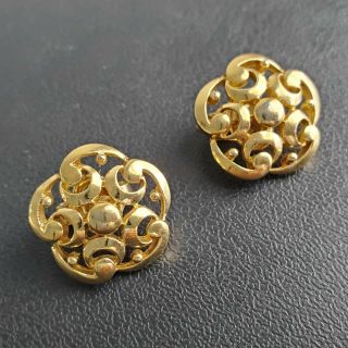 Signed Crown Trifari Vintage Gold Tone Flower Scroll Filigree Clip Earrings L83