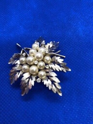 Vintage Crown Trifari silvertone pearl and clear rhinestone leaf Brooch 2