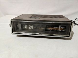Vintage Soundesign Flip Clock Radio Wood Grain Model 3545