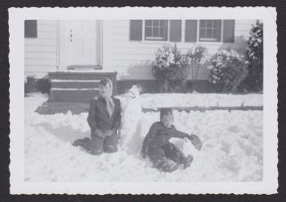 Winter Fun A Cute Little Snowmen Old/vintage Photo Snapshot - J460