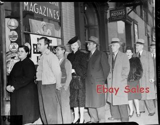 O1 - Vintage Big 4x5 Photo Negative - People Waiting In Line - York City 1945