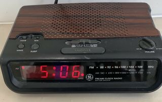 Vtg Ge 7 - 4613b Am/fm Digital Clock Radio Alarm Snooze Great