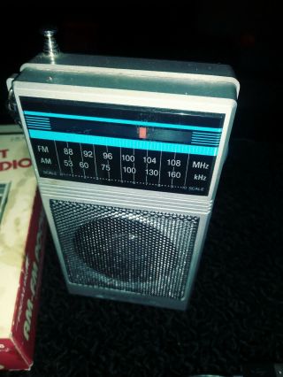 Vintage Realistic Transistor Handheld Radio Model 12 - 718 Am/fm
