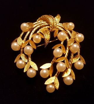 Vintage Crown Trifari Gold Tone Faux Pearl Leaf Brooch Pin