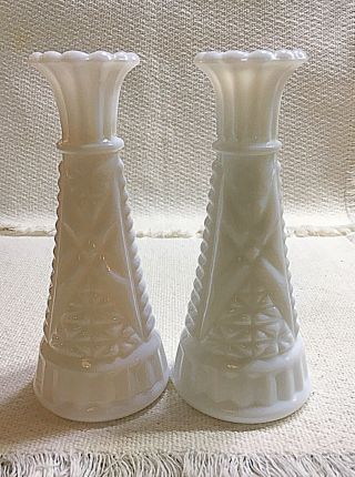 Vintage Anchor Hocking Milk Glass Set Of Two “stars And Bars” Bud Vases