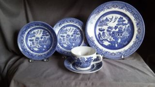 Vintage Broadhurst Staffordshire England Blue Willow 7/5 Piece Place Settings