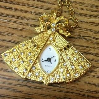 Vintage Gold Tone Fan Pendant Quartz Watch Necklace Fan Opens & Closes
