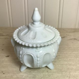 Vintage Small Custard Glass/milk Glass Sugar Bowl With Finial Lid