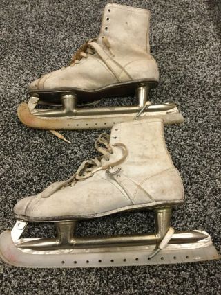 Vintage Women’s Ice Skates.  Size 10 1/2.  Rustic Cabin Decor Project Skates