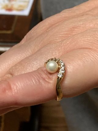 Vintage Vogue Signed Faux Pearl Rhinestone Gold Tone Ring Size 6