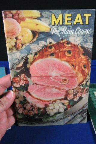 3 Vintage Cookbook,  Crisco Praise Cook,  Kingan ' s Meat Cook Book,  Bond Bread Recipes 4