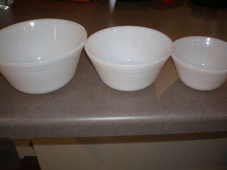 Vintage Federal White Milk Glass Nesting Mixing Bowls Set (3) F Shield 7 " 6 " 5 "
