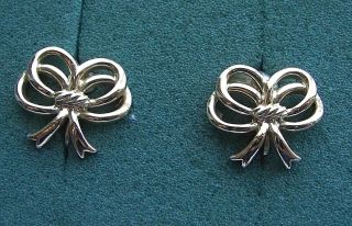 " Beau Catcher " Gold Tone Bow Clip Earrings - Sarah Coventry Jewelry Sara Cov Vtg