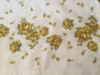 Vintage Pair J.  P.  Stevens Utica Yellow Roses Pillowcases Standard