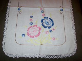 VINTAGE Embroidered Dresser Scarf Table Runner with Embroidered Lace Edging 2