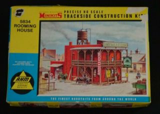 Vintage Ho Scale Rooming House Kit For Model Train Layouts & Displays - Ahm