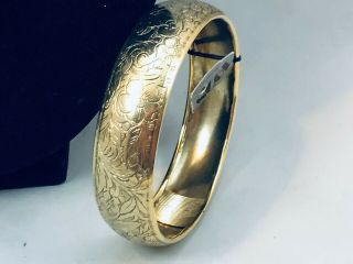 Vtg.  Nwt’s 1928 Shiny Etched Gold Tone Chunky Flowers Bangle Bracelet