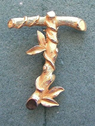 " T " Alphabet Gold Tone Pin - Sarah Coventry Jewelry - Sara Cov - Vtg