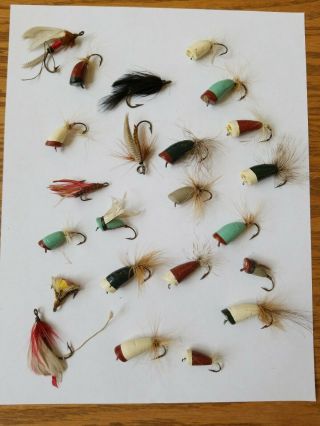 23 VINTAGE FLY FISHING FLIES: MANY TINY WOODEN LURES 2