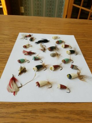 23 VINTAGE FLY FISHING FLIES: MANY TINY WOODEN LURES 3