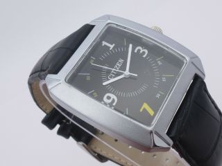 Vintage Men ' s Citizen Quartz Japan Made 39.  8 mm Wrist Watch 5