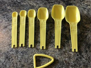 Vintage Tupperware Measuring Spoons Yellow Set Of 6 With Ring Guc