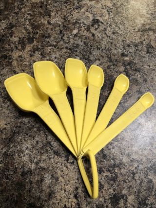 Vintage Tupperware Measuring Spoons Yellow Set of 6 with Ring GUC 2