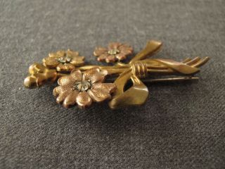 VINTAGE 40 ' S JEWELED RHINESTONES FLOWERS WITH RIBBONS IN BOW GOLDEN METAL PIN 4