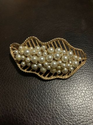 Vintage Signed Kramer of York Gold Tone Rhinestone and Pearl Brooch Pin 3