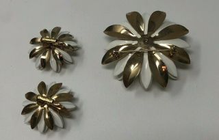Vtg Sarah Coventry Gold Tone and White Enamel Blooming Flower Brooch w/ Earrings 3