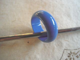Vintage Domed BAND Ring Pop Art 60 ' s MOD Lucite Plastic BLUE sz 7 2