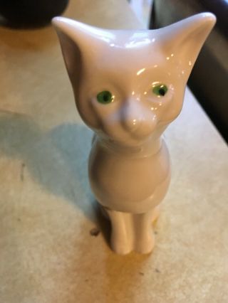 Vintage Belleek Ireland Cat figurine 4 1/2 “ kitten Green Eyes 2