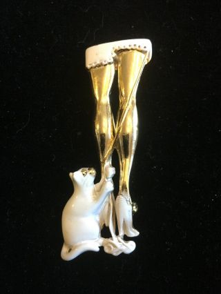 Vintage Fun Kitty Cat Pin Brooch White Enamel Goldtone Metal Ladies Legs