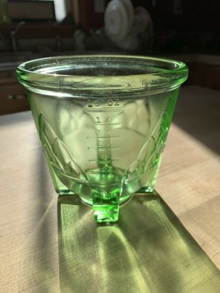 Green vintage depression glass measuring mixing bowl / Cup 3