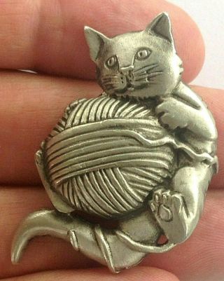 Unusual Signed Vintage Jewellery Silver Pewter Cat & Wool Brooch Pin