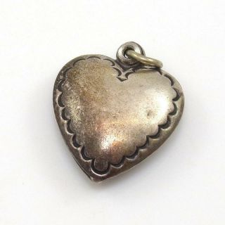 Estate Vintage Sterling Silver Etched Puffy Heart Charm Lde36