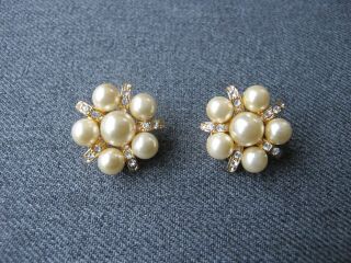 Vintage signed Joan Rivers faux pearls & rhinestones golden flower earrings 3