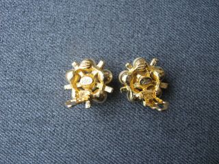 Vintage signed Joan Rivers faux pearls & rhinestones golden flower earrings 4