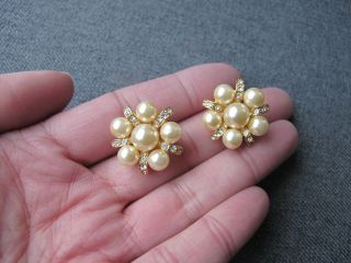 Vintage signed Joan Rivers faux pearls & rhinestones golden flower earrings 5