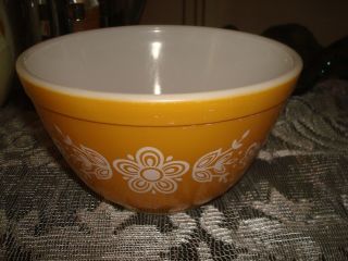 Vintage Pyrex Small Stacking/ Mixing Bowl 1.  5 Pint Gold Flower / Butterflies
