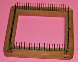 Vintage Loomette Hand Weaving Wood Loom 4 1/2 X 4 1/2 Inches